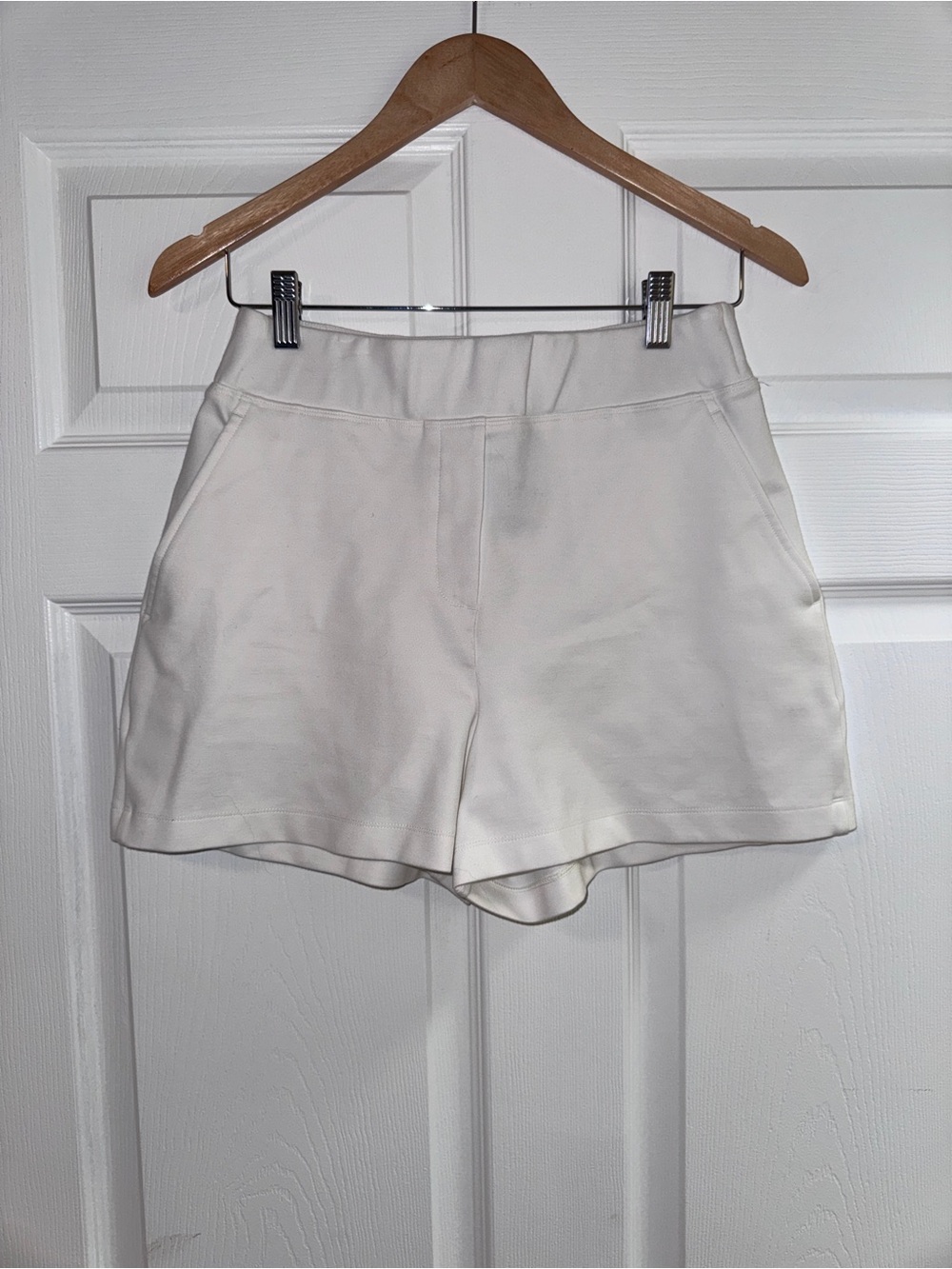 Kit and Ace White Athletic Commuter Shorts Stretch Size 8